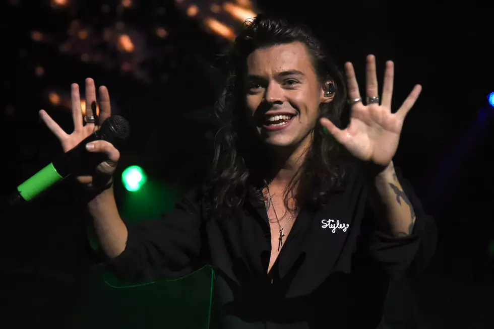 No, This Is Not a Photo of Harry Styles With His New Short Hair