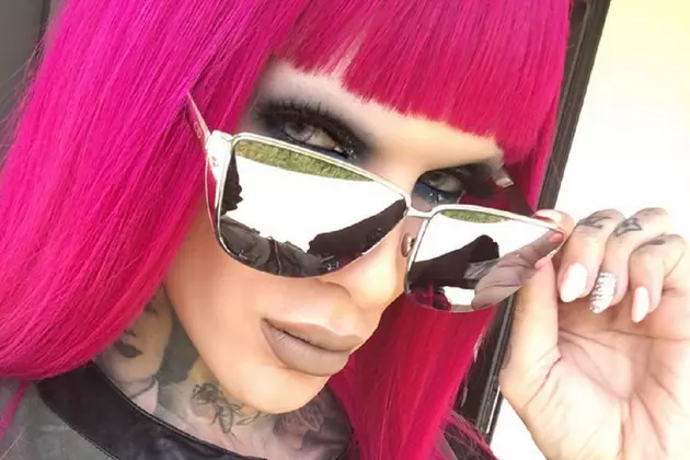 Jeffree Star Posts Scathing Review of Kylie Jenner&#8217;s Lipgloss, Kylie Responds