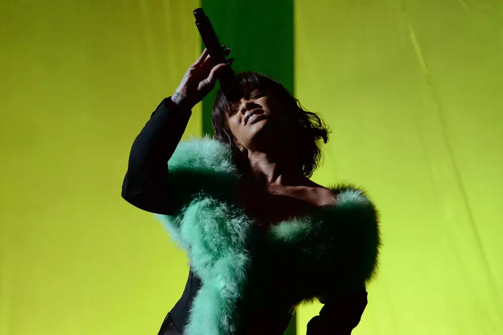 Watch Rihanna’s Soulful ‘Love On The Brain’ Performance at Billboard Music Awards