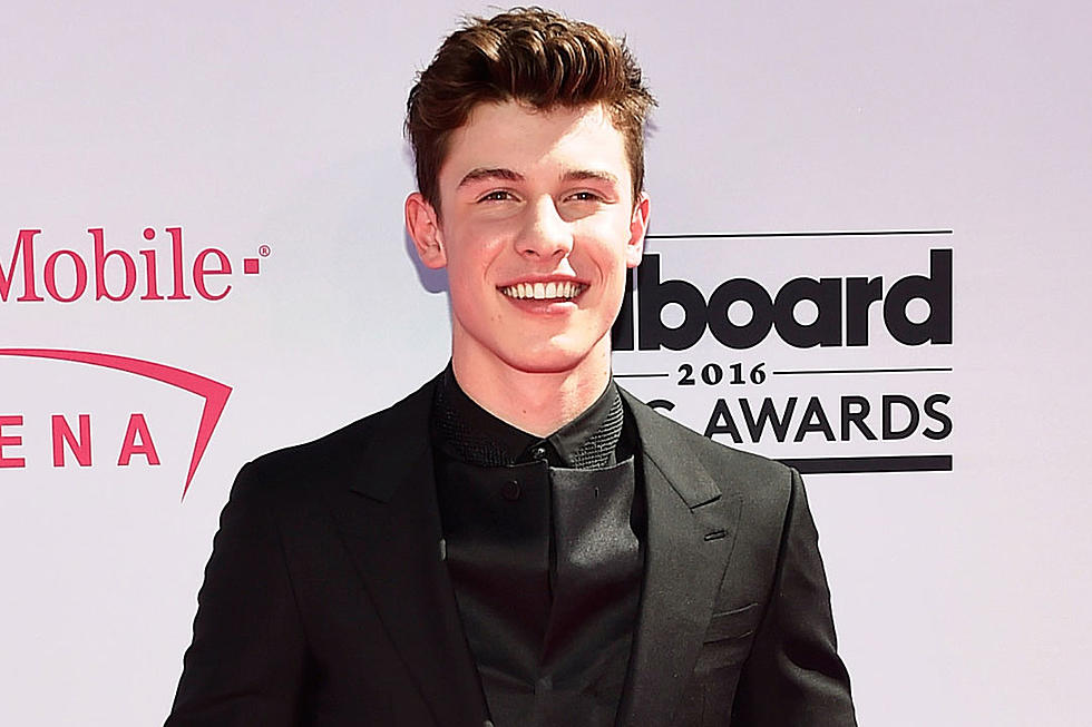Watch Shawn Mendes' Emotive 'Stitches' Performance at 2016 Billboard Music Awards