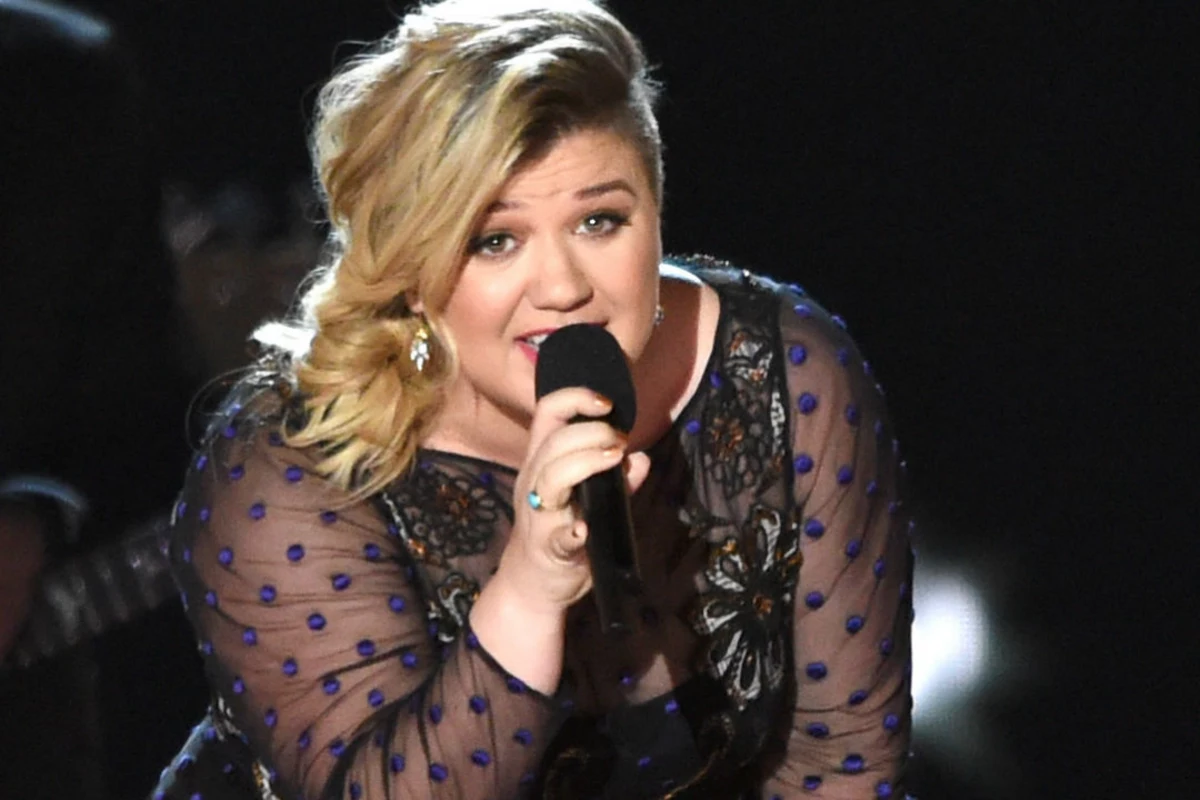 Kelly Clarkson Nails 'Idol'-Style Aretha Franklin Cover, Cites Favorite ...