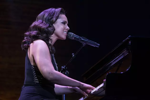 Alicia Keys Uses Controversial Product to Ban Cellphones From Her Concerts
