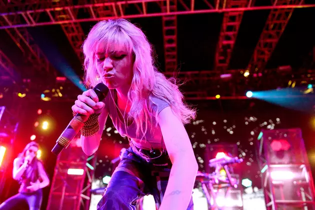 Grimes Abruptly Exits Stage During NYC Show, Addresses Incident on Twitter