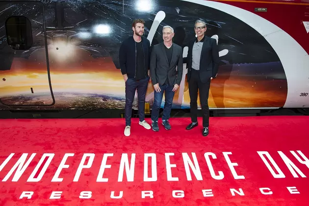 &#8216;Independence Day: Resurgence&#8217; Is &#8216;Bigger Than the Last One,&#8217; But Falls Short: Review