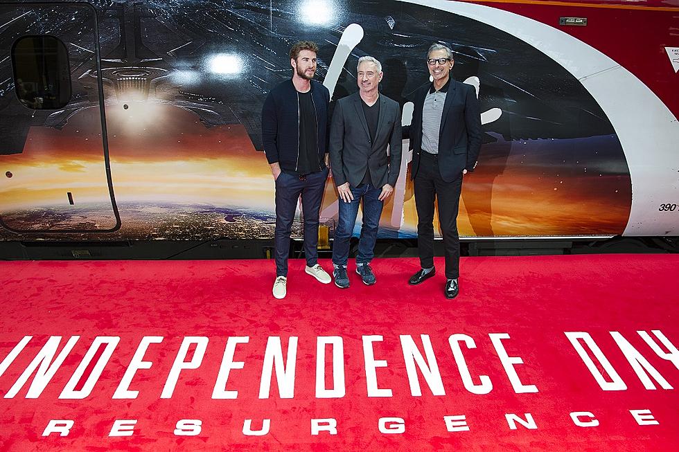‘Independence Day: Resurgence’ Is ‘Bigger Than the Last One,’ But Falls Short: Review