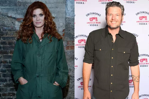 Debra Messing Calls Out Blake Shelton&#8217;s Trump Comments on Twitter, Apologizes