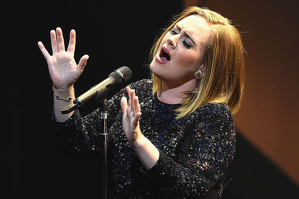 Adele Pays Tribute 