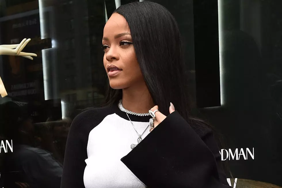 Rihanna Tells Fans to Vote, Promises &#8216;Hillary Didn&#8217;t Pay Me to Say That&#8217;