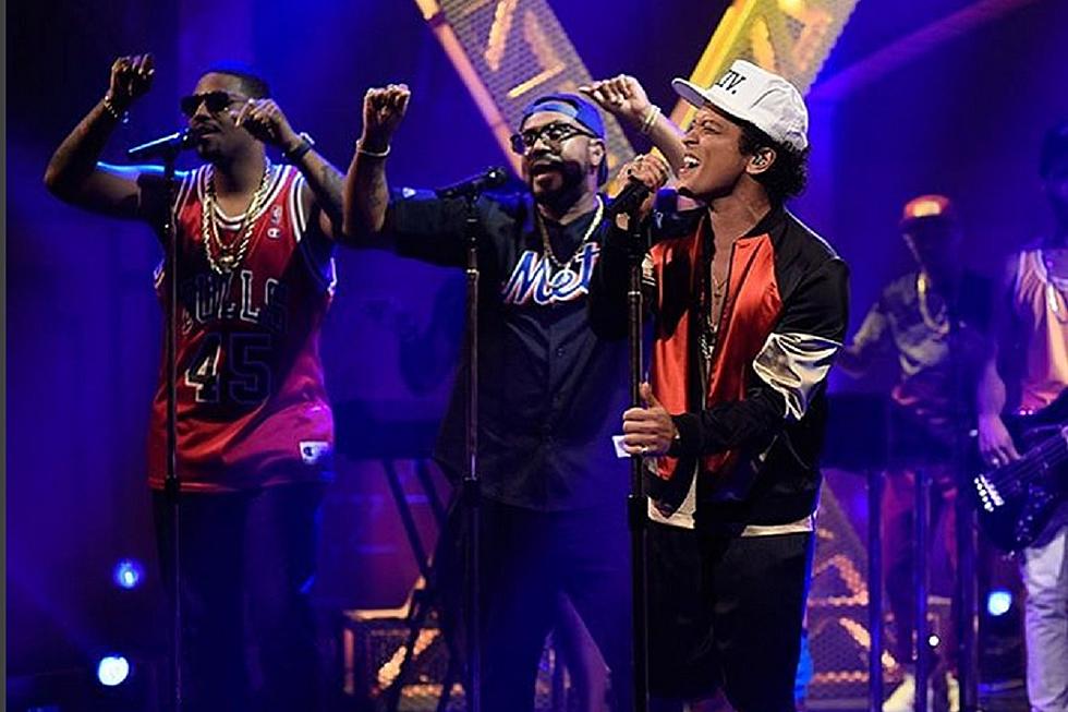 Bruno Mars Brings His ’24K Magic’ + More to ‘Saturday Night Live’