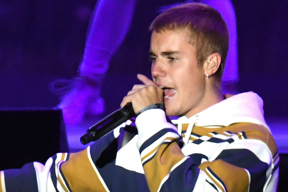 Justin Bieber, Crusader for Quiet, Storms Offstage Amid Fan Cheering