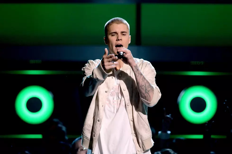 Justin Bieber Performs ‘Let Me Love You’ at the 2016 American Music Awards