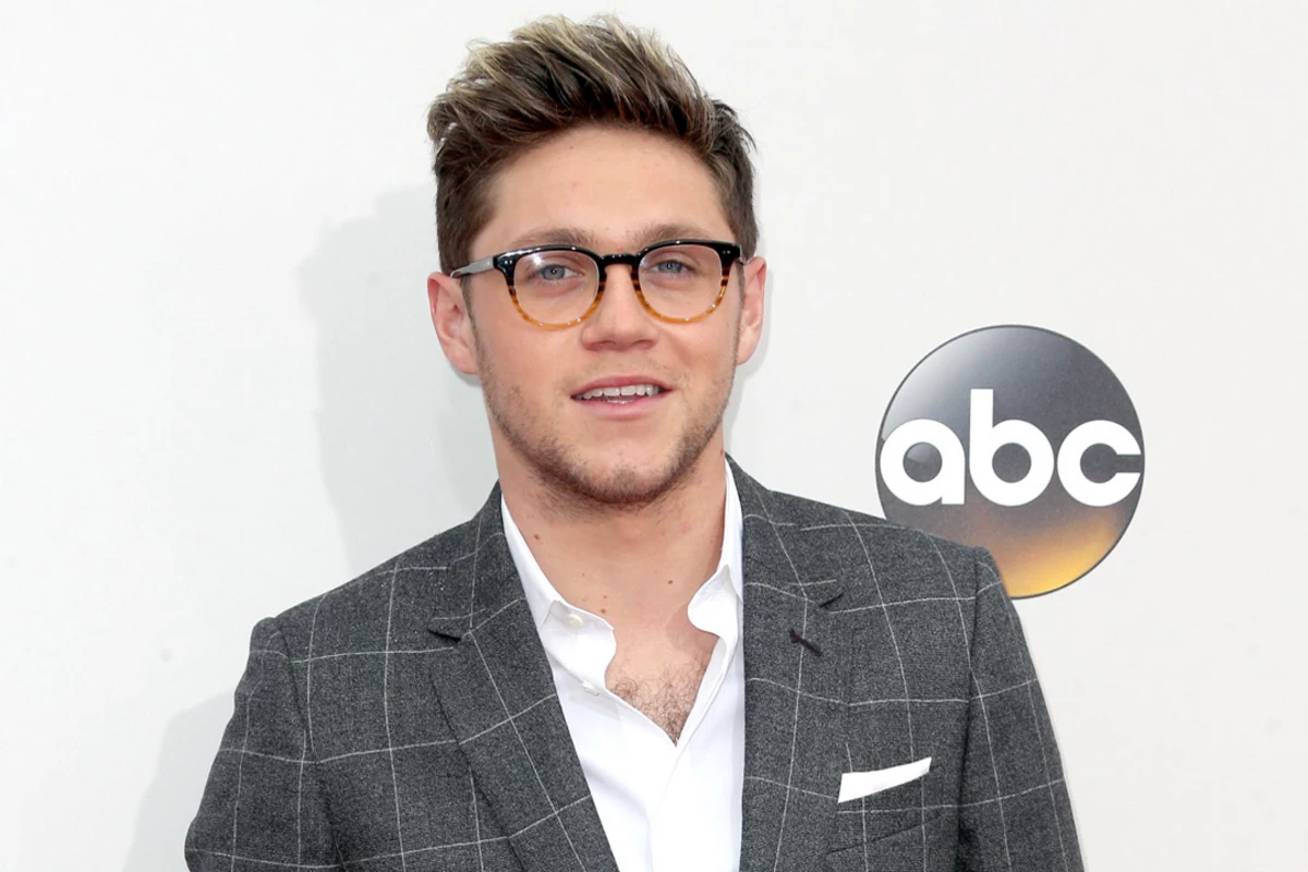 niall horan charms 2016 american music awards niall horan charms 2016 american music awards