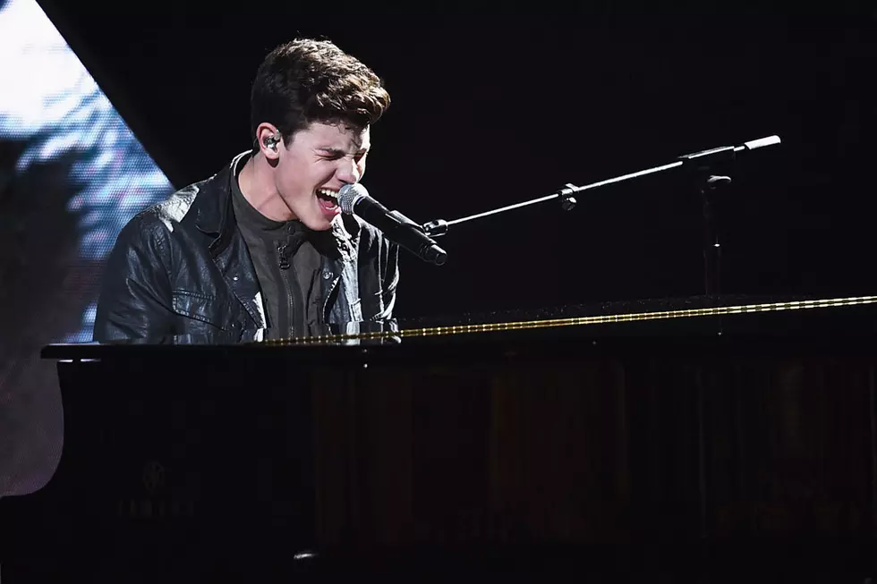 Watch Shawn Mendes Perform at the 2016 American Music Awards