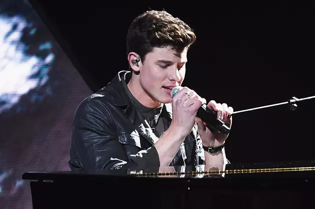 Shawn Mendes Performs on &#8216;Saturday Night Live': Watch