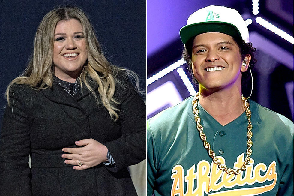 Kelly Clarkson, Bruno Mars Perform Season 11 'Voice' Finale
