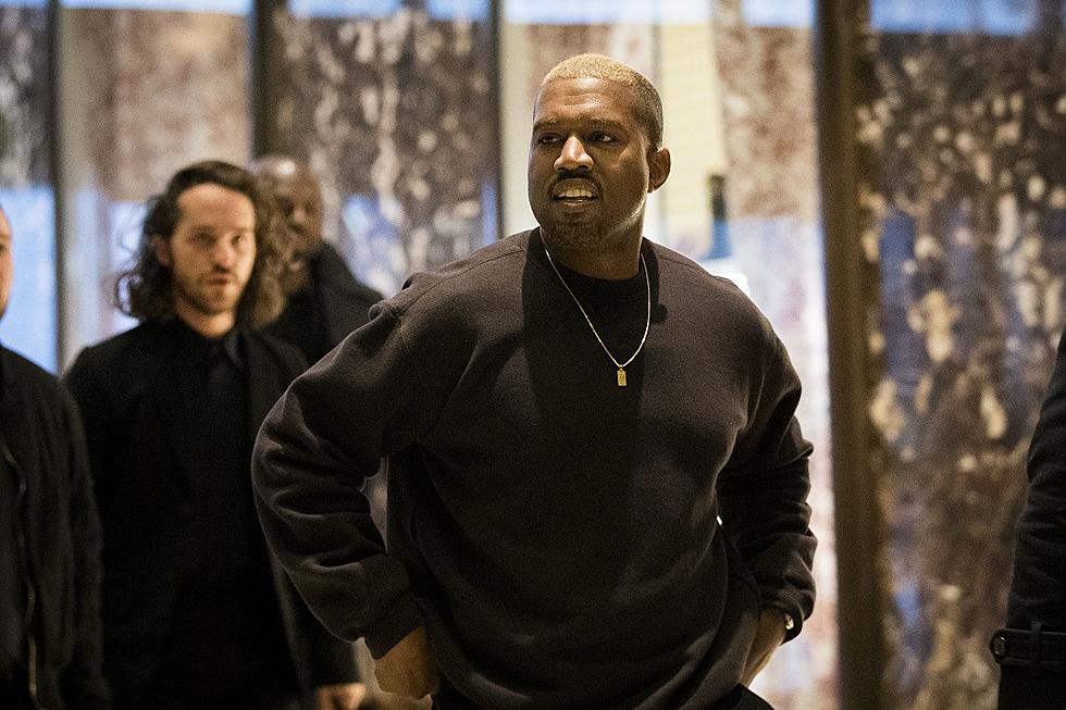 Kanye Strolls InTo Trump Tower