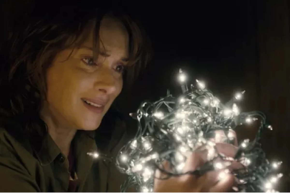 'Stranger Things' Causes Christmas Lights Demand Spike