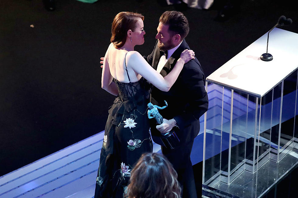 Emma Stone, Jonah Hill Have 'Superbad' Reunion at SAG Awards