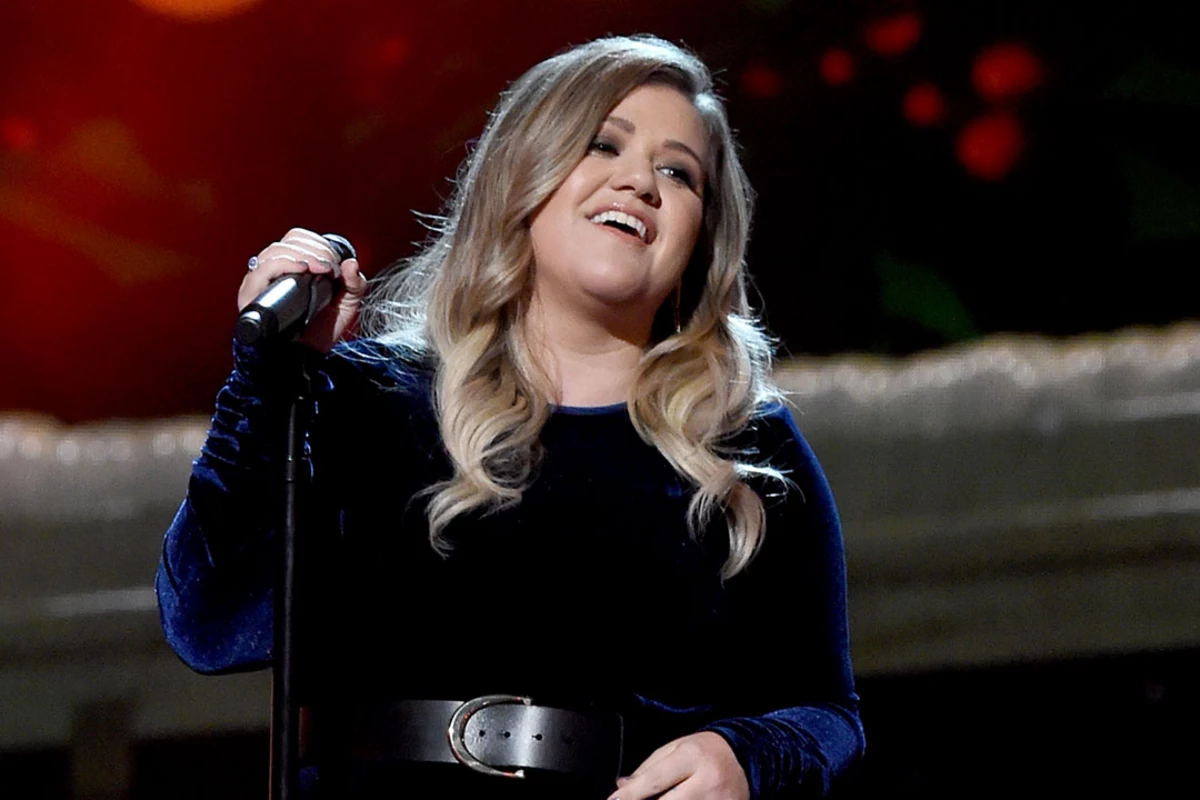 Kelly Clarkson Performs 'It's Quiet Uptown' on New Year's Eve Special
