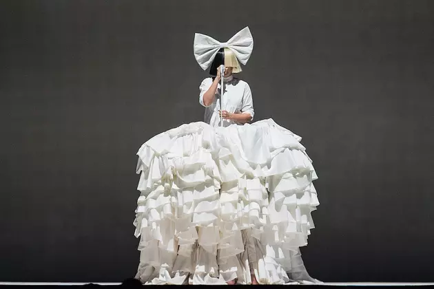 &#8216;Move Your Body': Sia Kicks Off Her 2017 With a Bang(er)