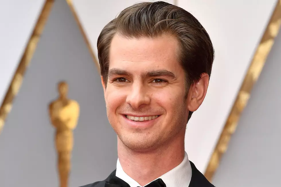 Andrew Garfield Looks Dashing in a Sleek Tux at the 2017 Oscars