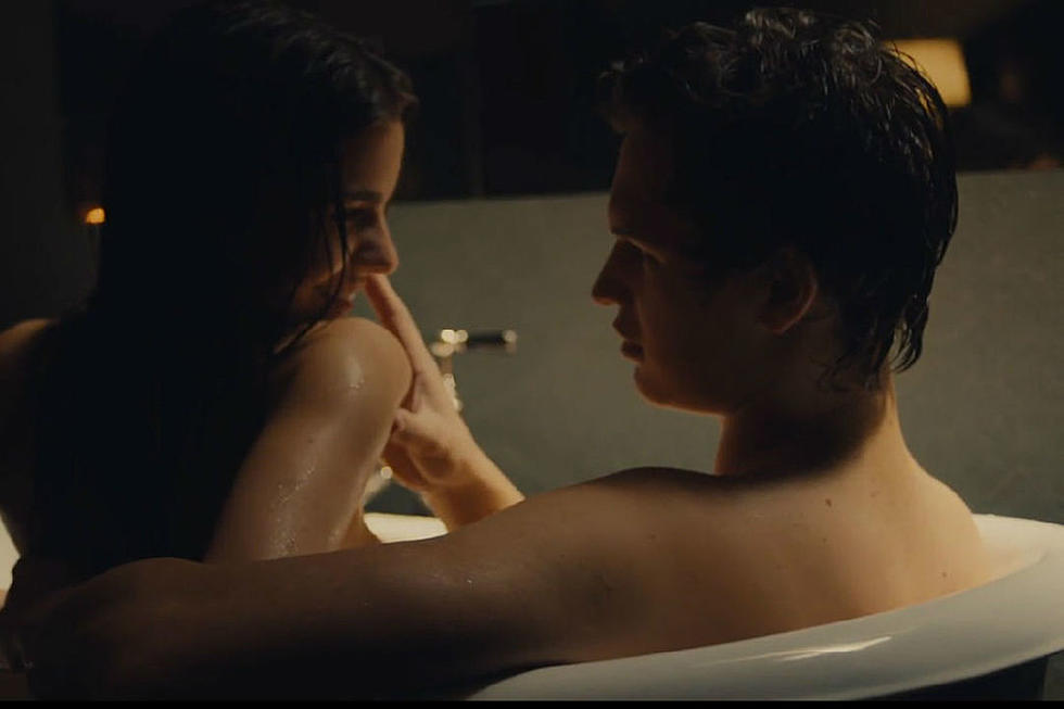 Ansel Elgort Performs Shirtless Push-Ups, Shirtlessly Shadowboxes in &#8216;Thief&#8217; Video