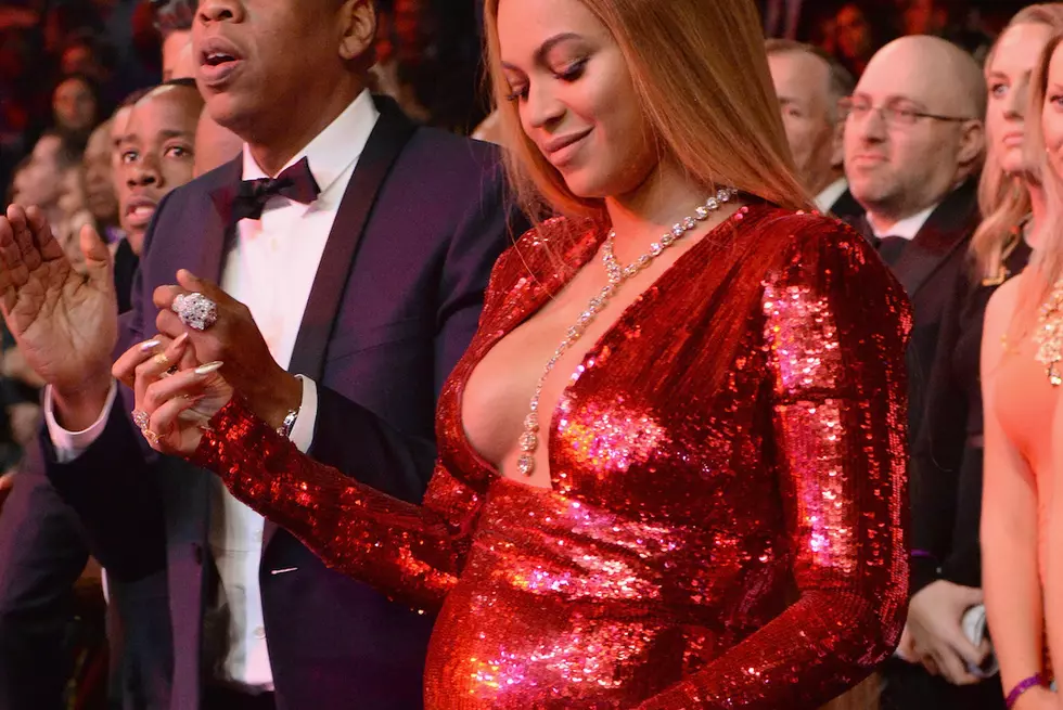 Beyonce Displays Baby Bump, Looks Radiant in Red at 2017 Grammy Awards