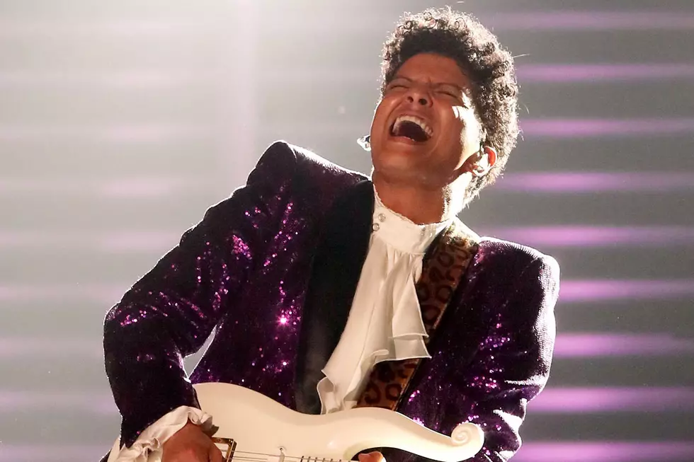 Bruno Mars Pays Tribute to Prince at 2017 Grammy Awards