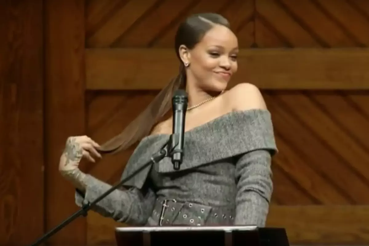 Rihanna Makes Harvard Students Lose Their Minds in Award Ceremony
