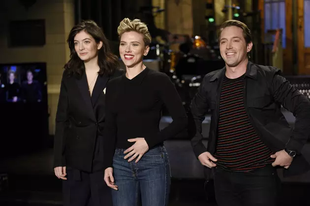 Scarlett Johansson Hosts &#8216;Saturday Night Live': Watch Her Monologue and Sketches
