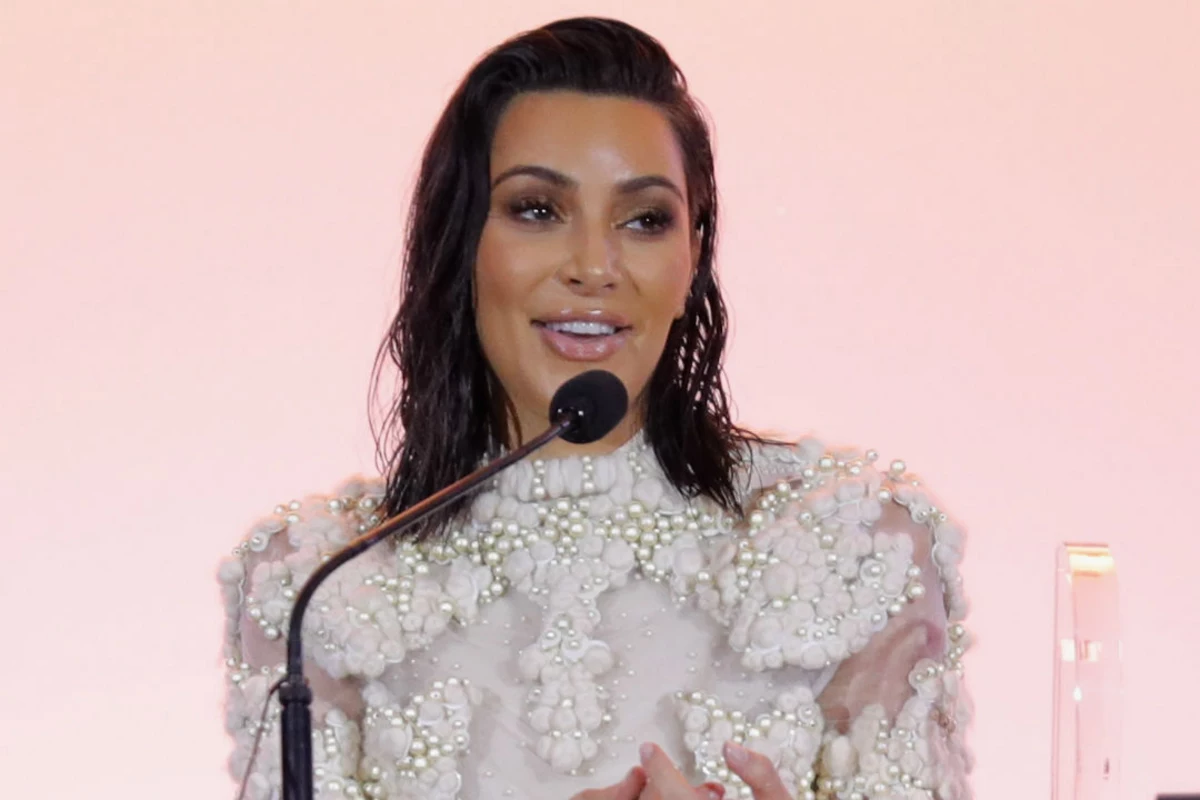 Kim Kardashian Laughs Cries Through Recounting Of Paris Robbery