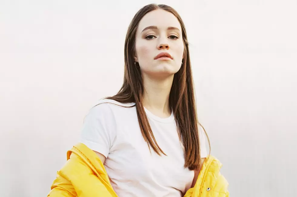 Sigrid - Strangers (Lyrics / Lyrics Video)