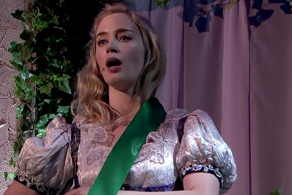 Emily Blunt Stars in Pop 'Romeo and Juliet' on 'The Late Late Show'
