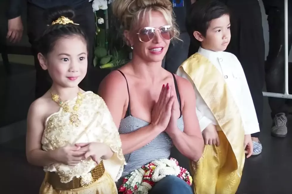 Britney Spears Makes Her (Adorable) Arrival in Bangkok: Watch