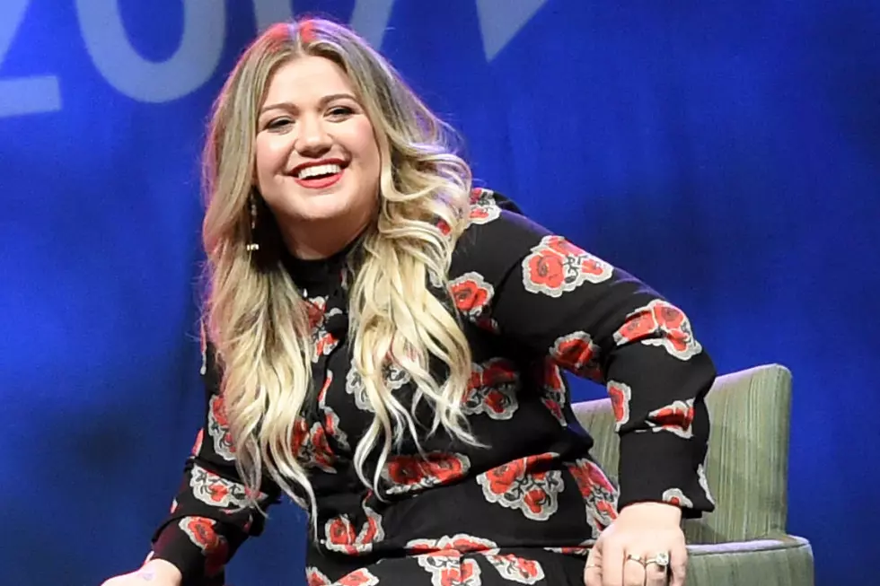 Kelly Clarkson Helps Couple Get Engaged + Observes &#8216;It’s About Damn Time&#8217;