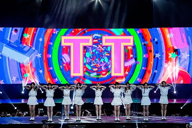 KCON 2017 NY Concert Recap: Twice, Highlight, CNBLUE + More Perform
