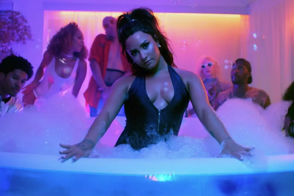 Клипы самые популярные скачиваемые. Demi Lovato 2023. Деми Ловато 2022. Demi Lovato sorry not sorry. Деми Ловато 2021 в клипе.