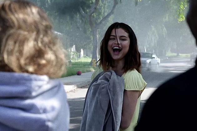 Selena Gomez Unveils Her Behind the Scenes &#8216;Fetish': Watch