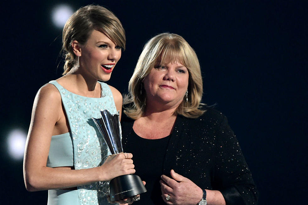 Taylor Swift’s Mother Wanted to ‘Vomit’ After Hearing About Alleged Groping
