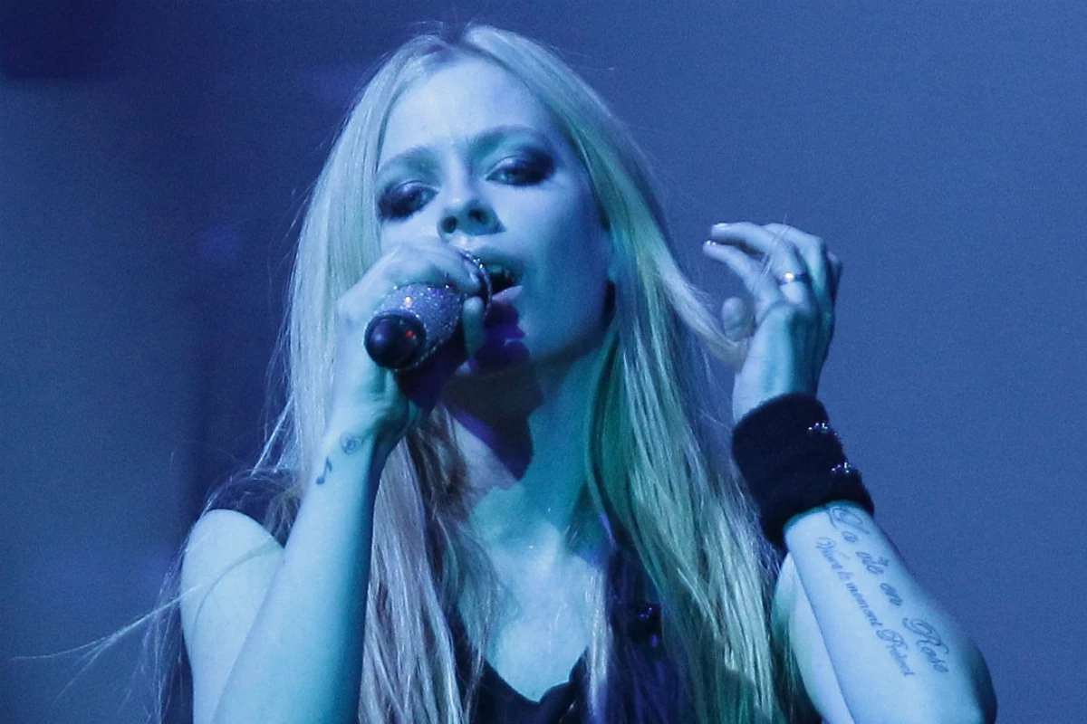 Avril Lavigne Says New Album Will Be Here 'Before You Know It'