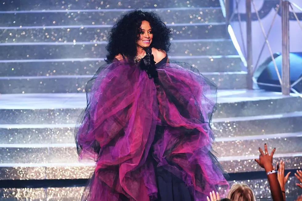 Diana Ross Receives Lifetime Achievement Award at 2017 AMAs: ‘This Is All About Love’