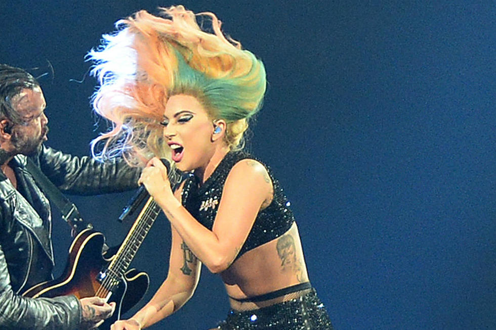 Lady Gaga Stops Concert To Help Injured, Bleeding Fan