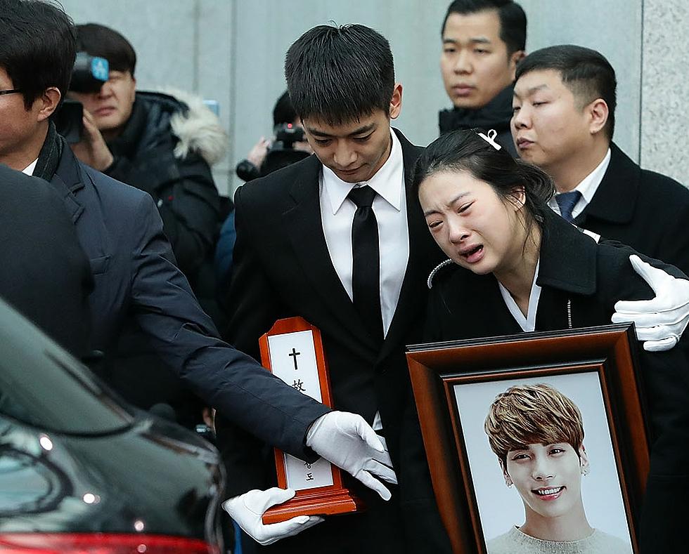 K-Pop Star Jonghyun’s Funeral Held Amid Scene of Sorrow