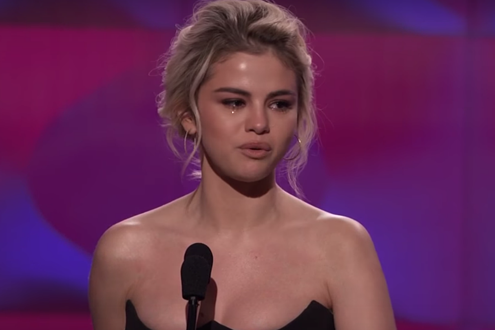 Selena Gomez Cries Through Emotional Billboard Speech