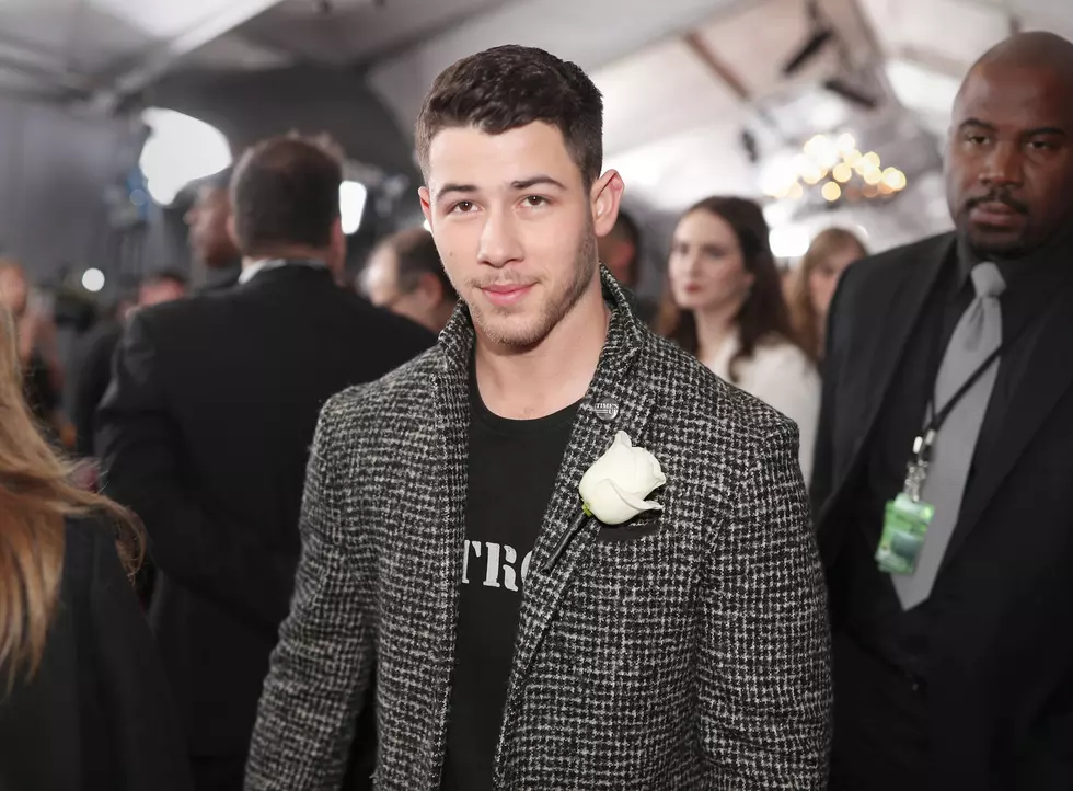 Nick Jonas Spotted Kissing Mystery Woman During Australian Getaway (PHOTOS)