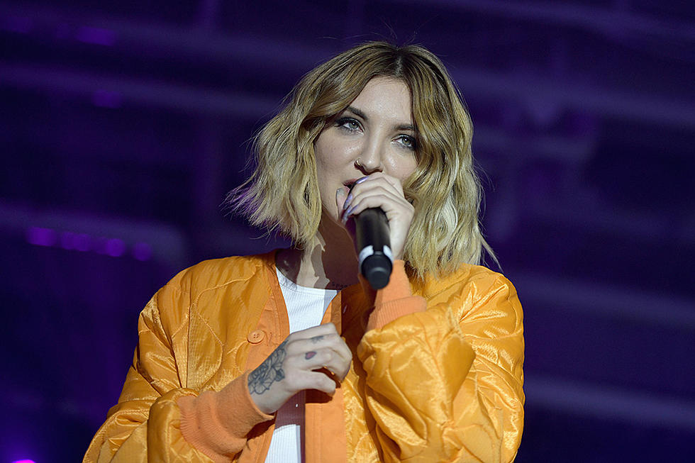 Julia Michaels' Blue Hair Transformation: See Her Bold New Look - wide 10