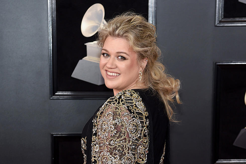 Kelly Clarkson Wants That Puppy Consolation Prize James Corden Promised