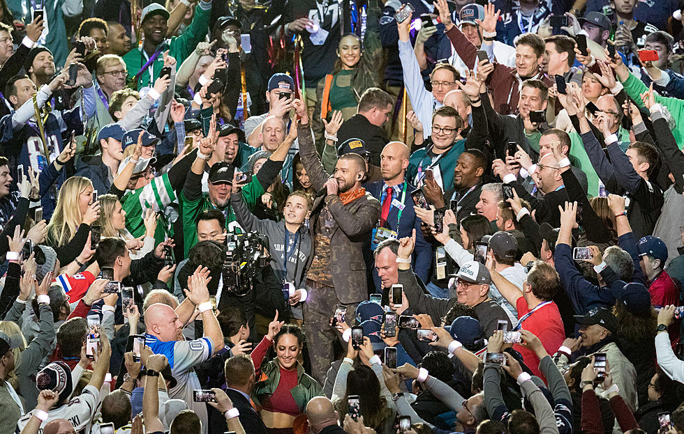 Selfie Kid: See the 10 Best Memes of the Super Bowl Halftime Star