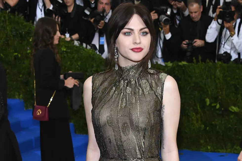 Frances Bean Cobain Celebrates Two Years Sober