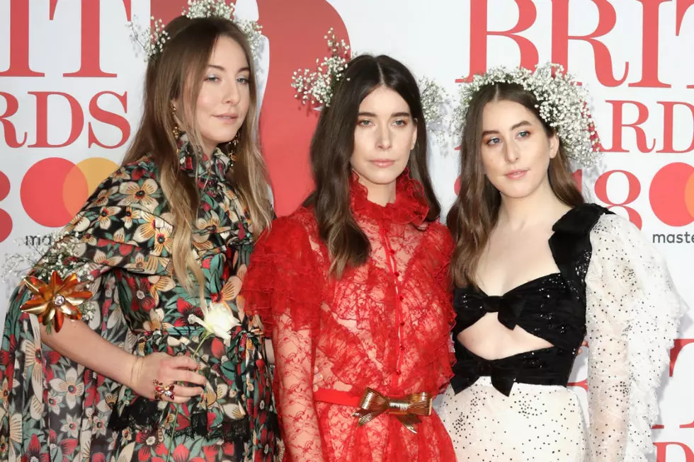 HAIM Insist There’s ‘No Beef’ With Cheryl Cole + Liam Payne After ‘Drunk’ BRITs Videobomb